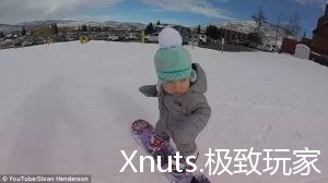 14个月小娃滑雪首秀，画风简直甜爆了！